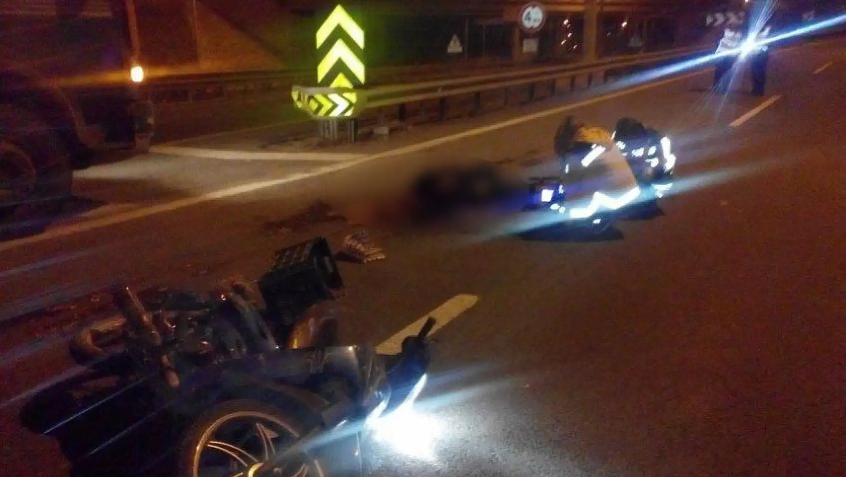 Tırın çarptığı motosikletli öldü