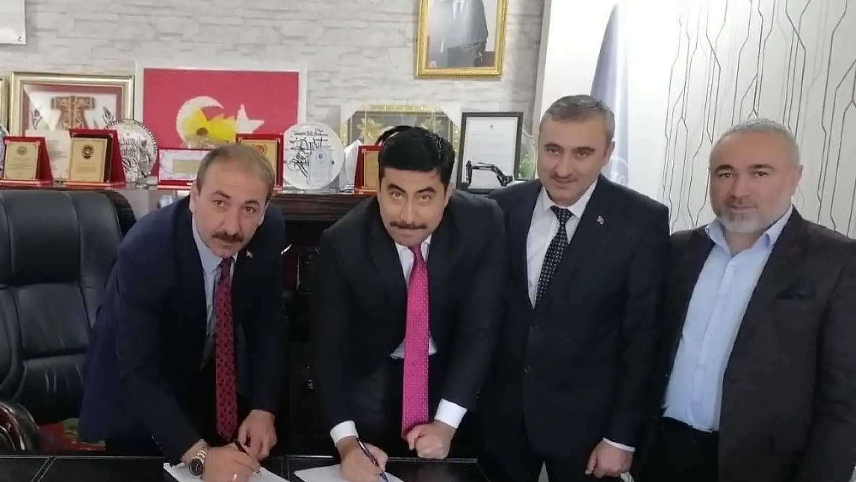 Tomarza Belediyesi'nde imzalar atıldı