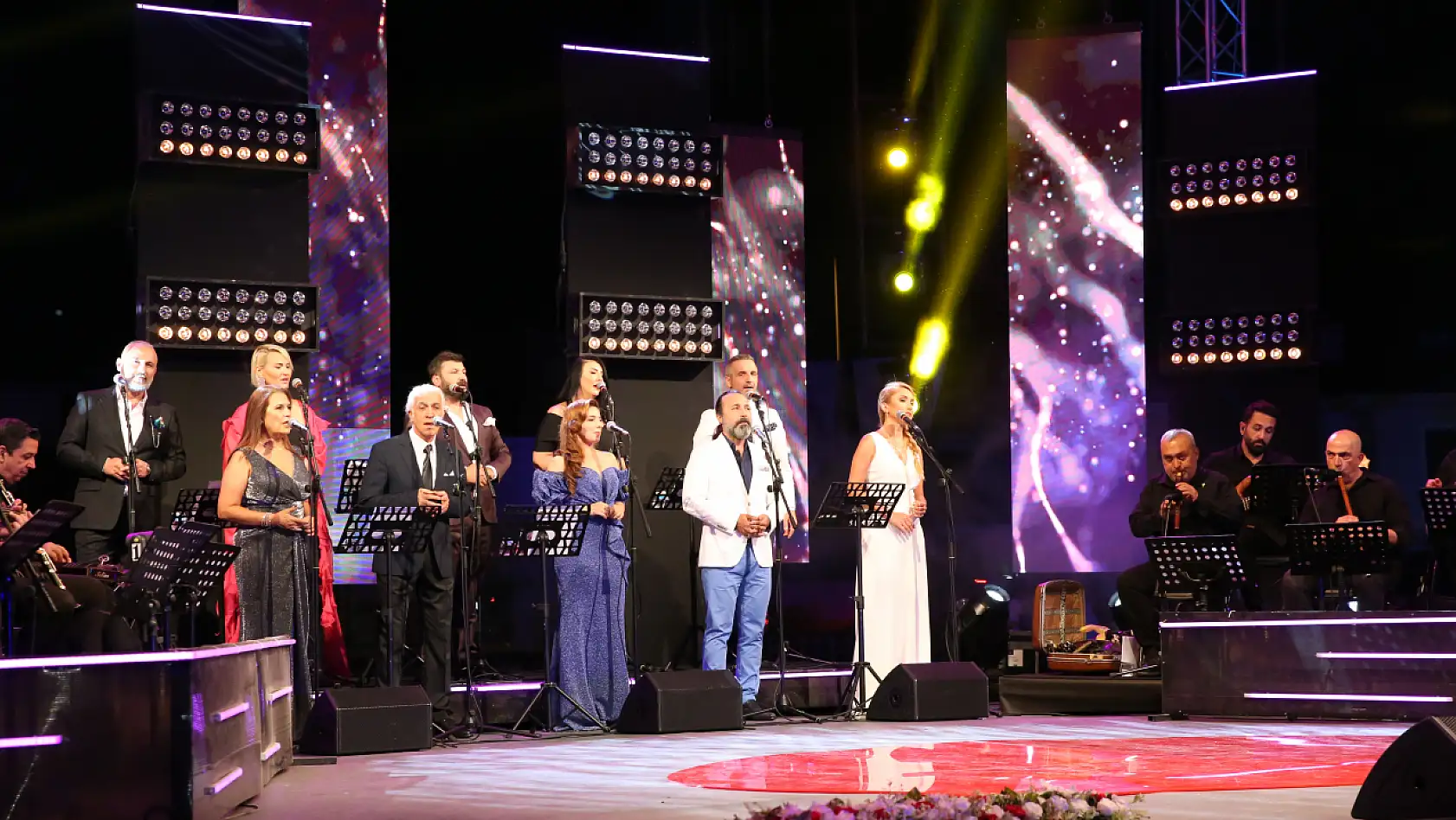 TRT Sanatçıları Kayseri'de Muhteşem Konser Verdi
