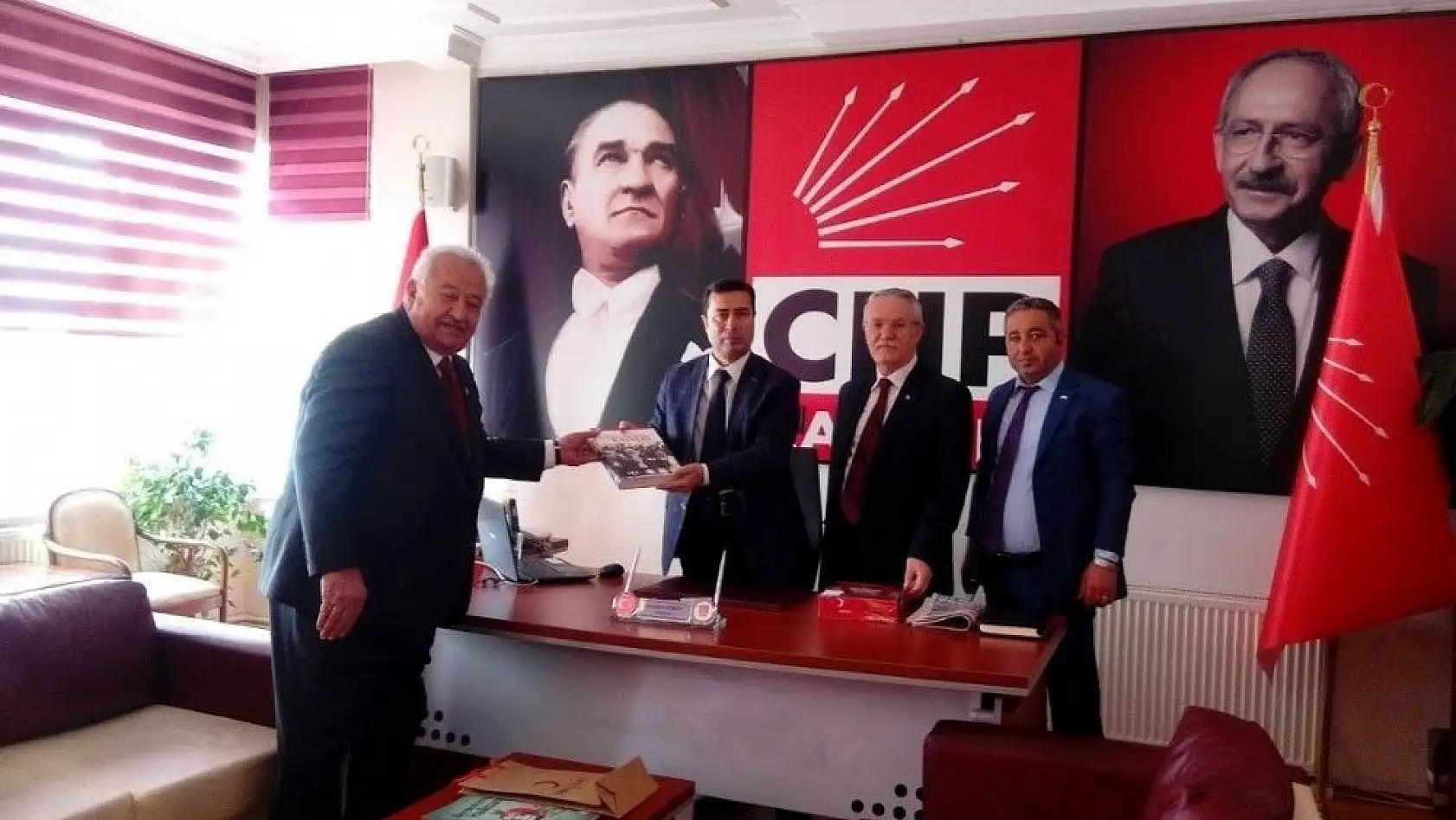 TÜRK KIZILAYI Kayseri Şubesi CHP Kayseri İl Başkanlığı'nı ziyaret etti.