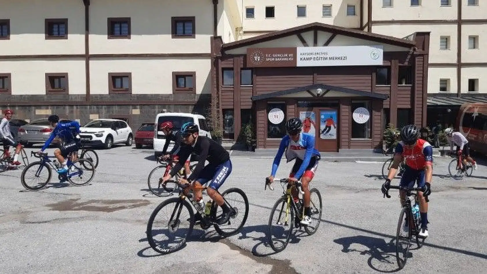 Türkiye Bisiklet Milli Takımı Erciyes'te kampa başladı