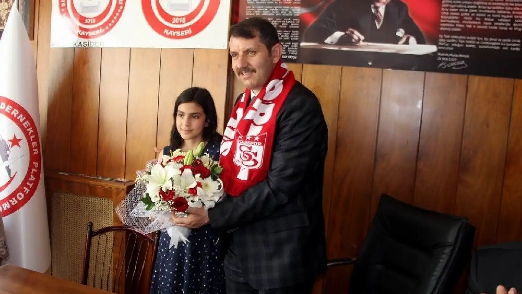 Vali Ayhan Kayseri Sivaslı Dernekler Platformu'nu ziyaret etti