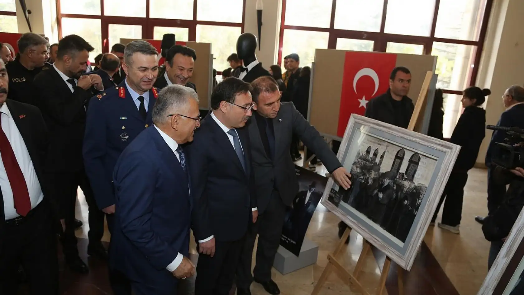 Vali Çiçek ve Başkan Büyükkılıç'tan Atatürk evine ziyaret