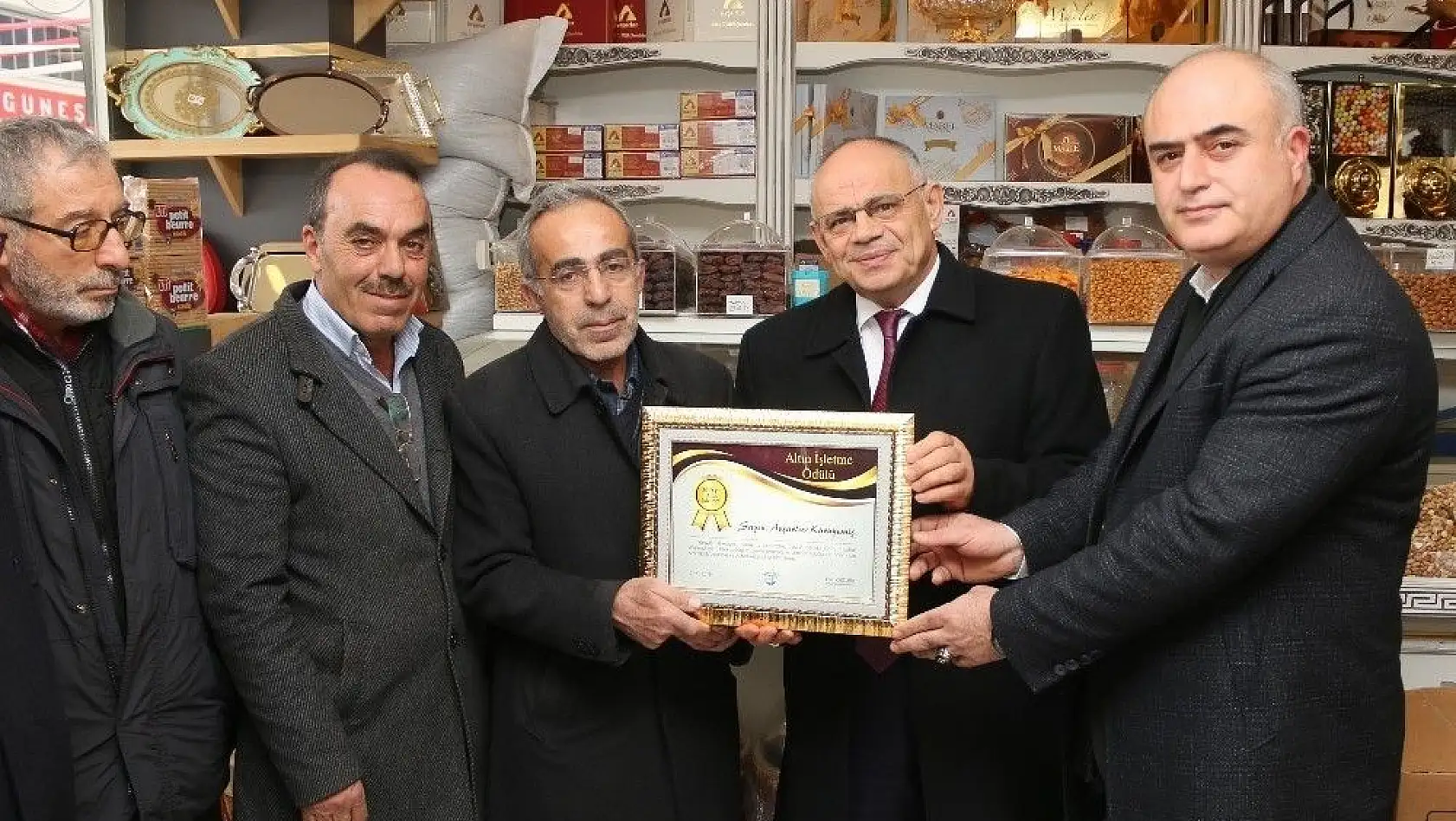 Yahyalı'da 'Altın işletme ödülleri' dağıtılmaya başlandı
