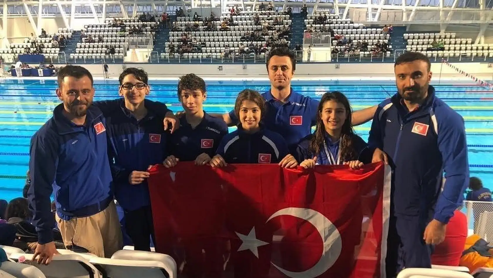 Yüzme Performans Sporcuları, Bulgaristan'dan Madalyalarla Döndü