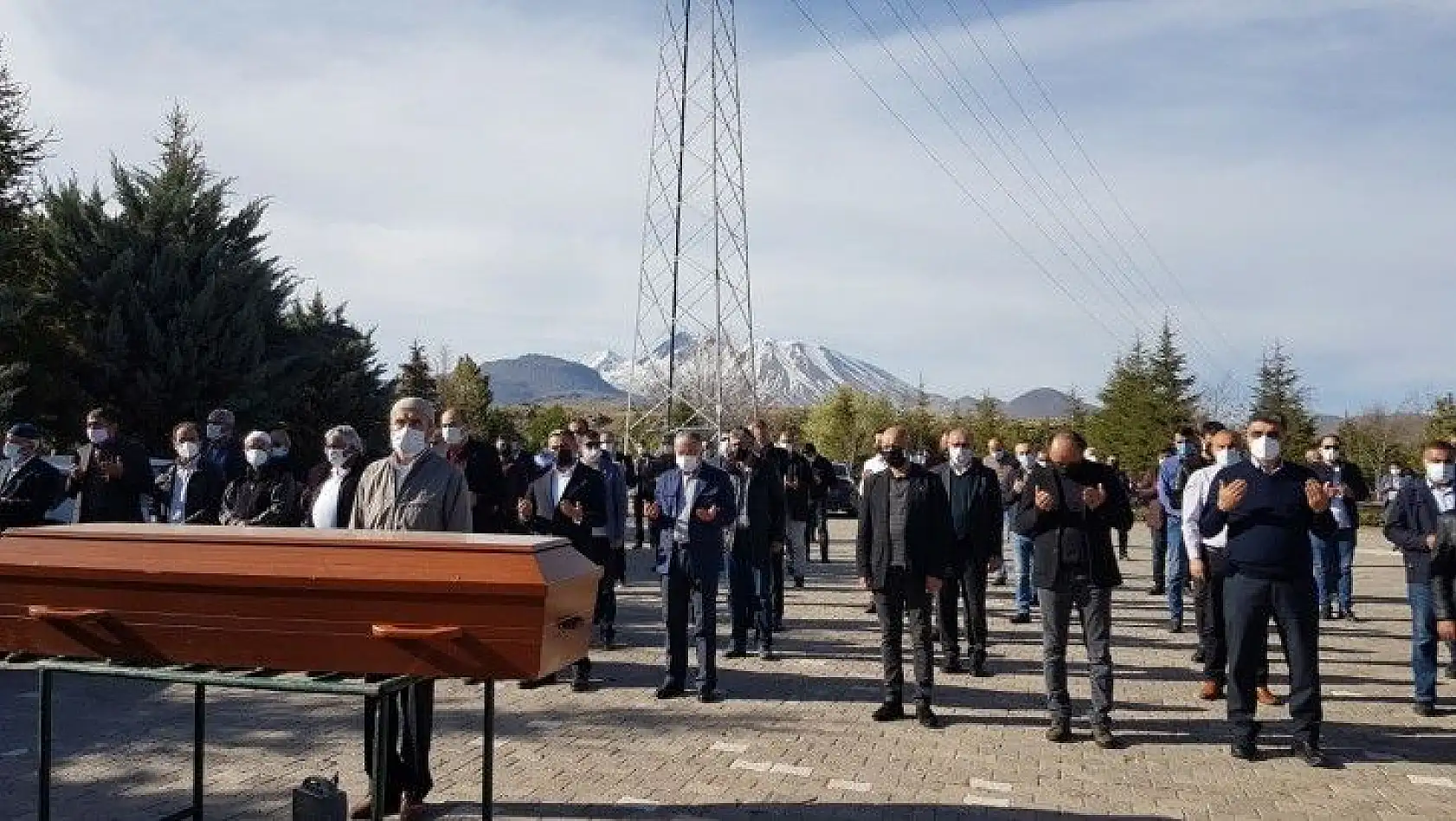 Anne Alkan son yolculuğuna uğurlandı