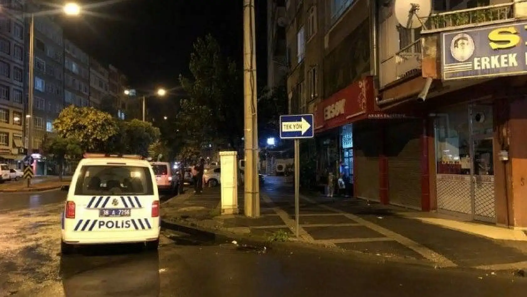 Baba oğlunu bıçakladı
