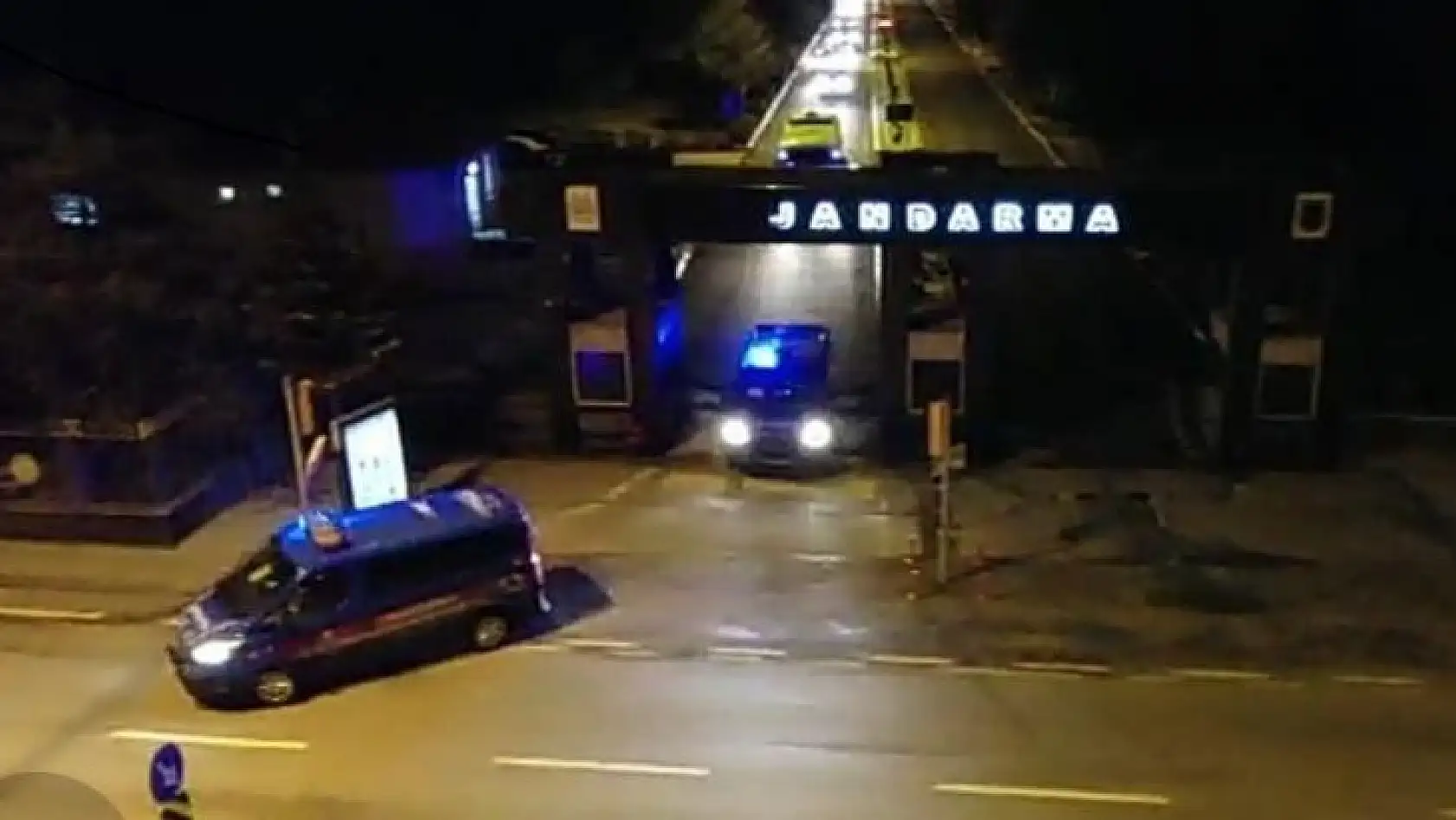 Cinayet şüphelileri jandarmadan kaçamadı