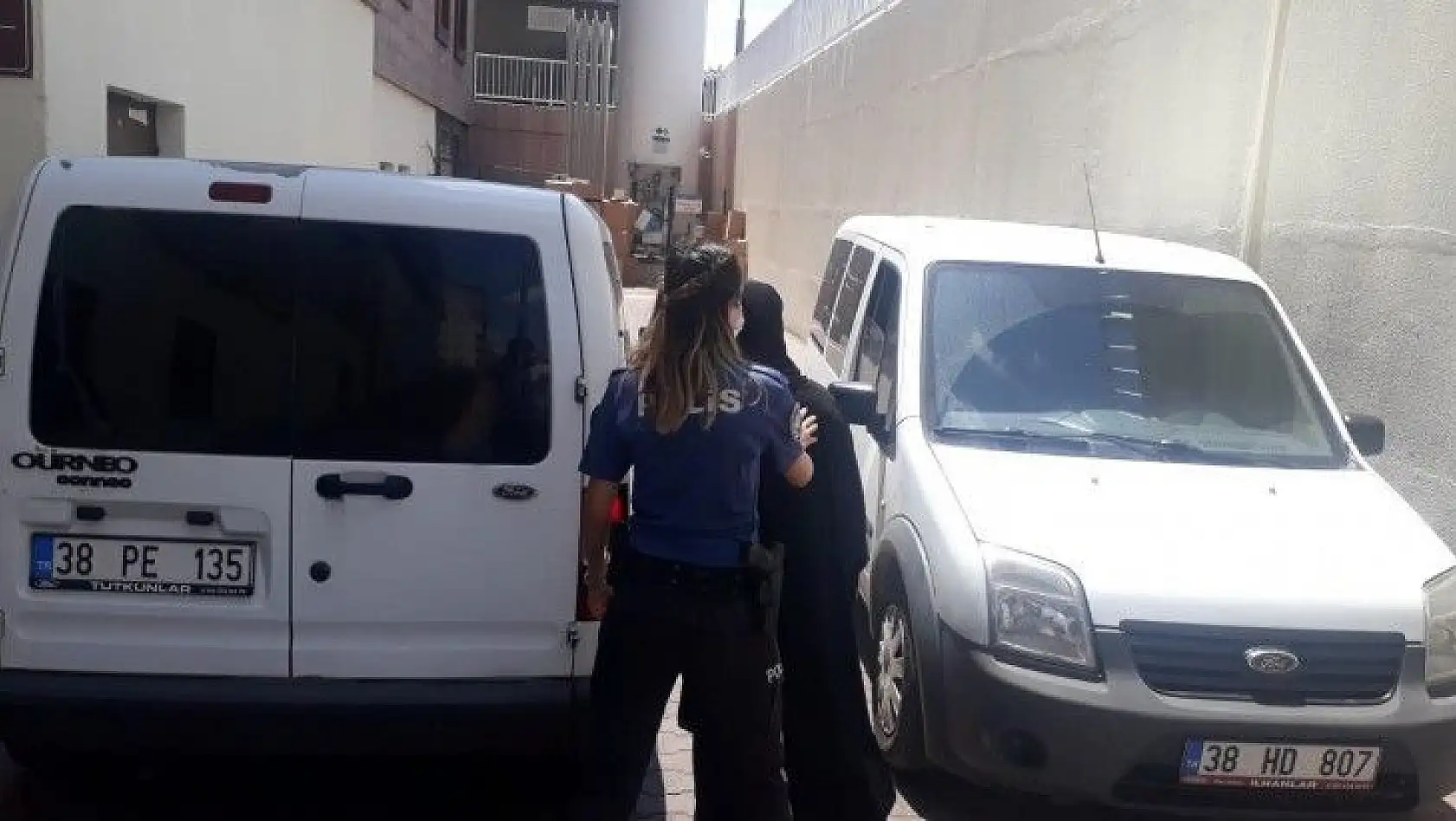 DEAŞ mensubu 2 kadın adliyeye sevk edildi