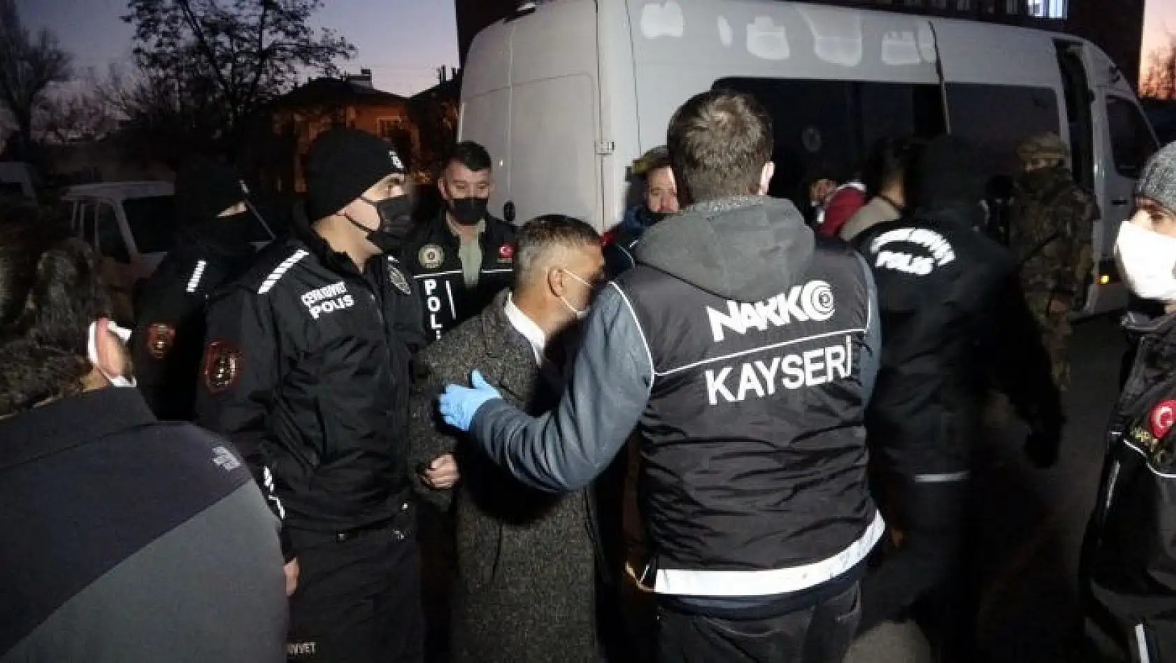Dev uyuşturucu operasyona 350 polis katıldı