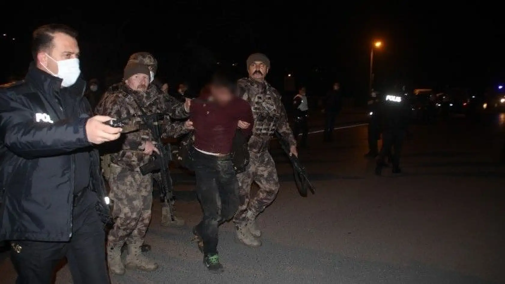 Flaş gelişme! Polis vuruldu!