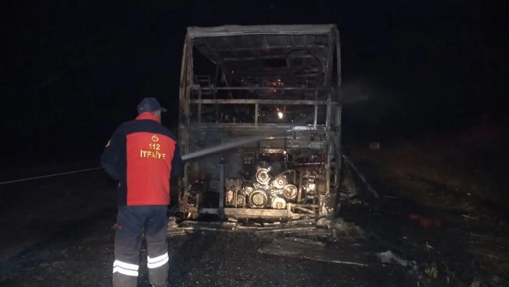 Flaş! Yolcu otobüsü alev alev yandı