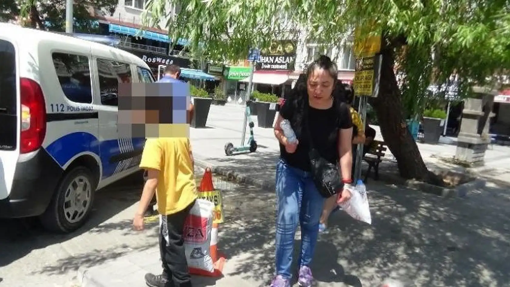 İntihar edeceğini söyledi, çocuklarını güvenliğe bıraktı