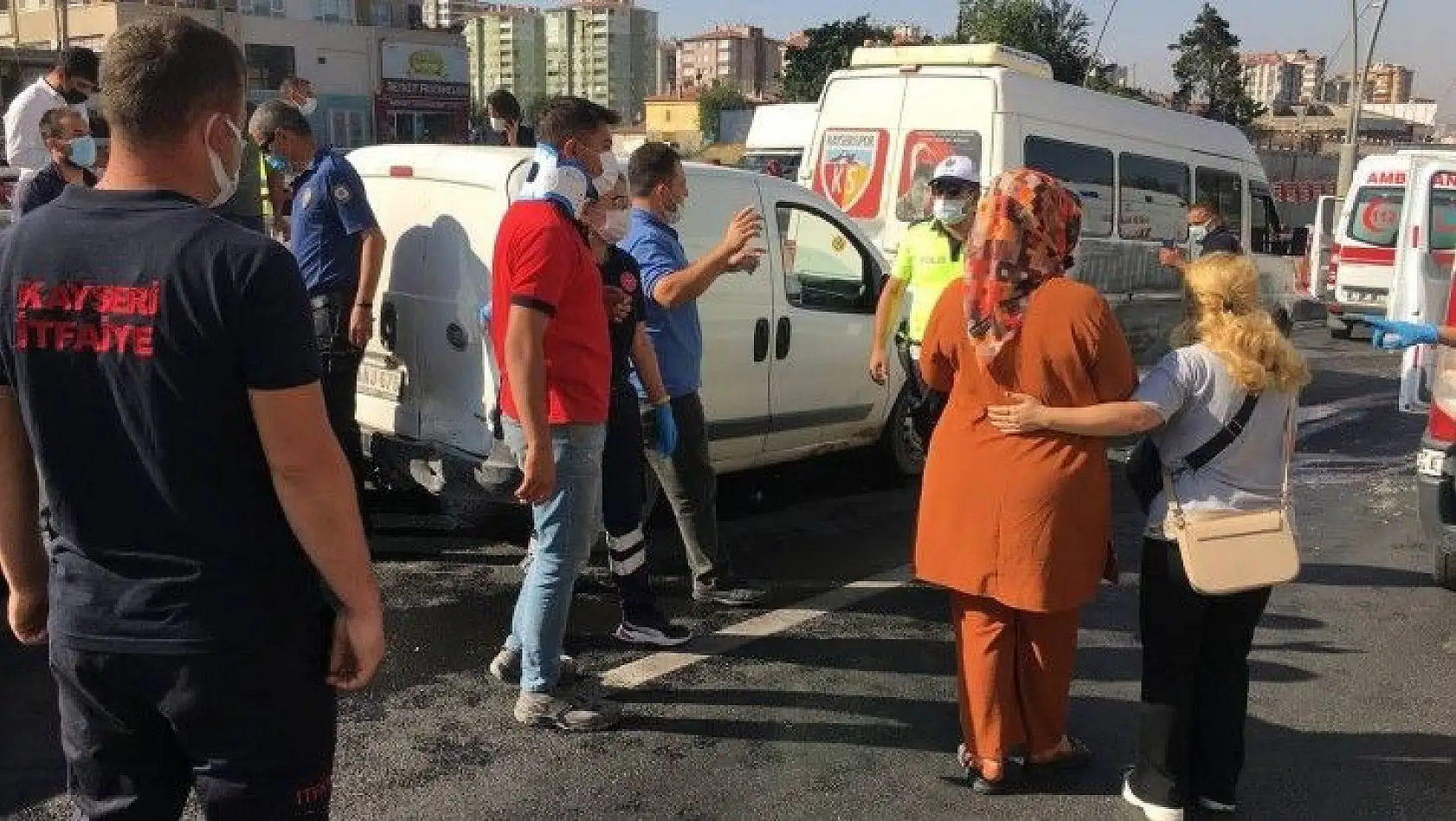 Kayseri'de 10 araç birbirine girdi! Yaralılar var