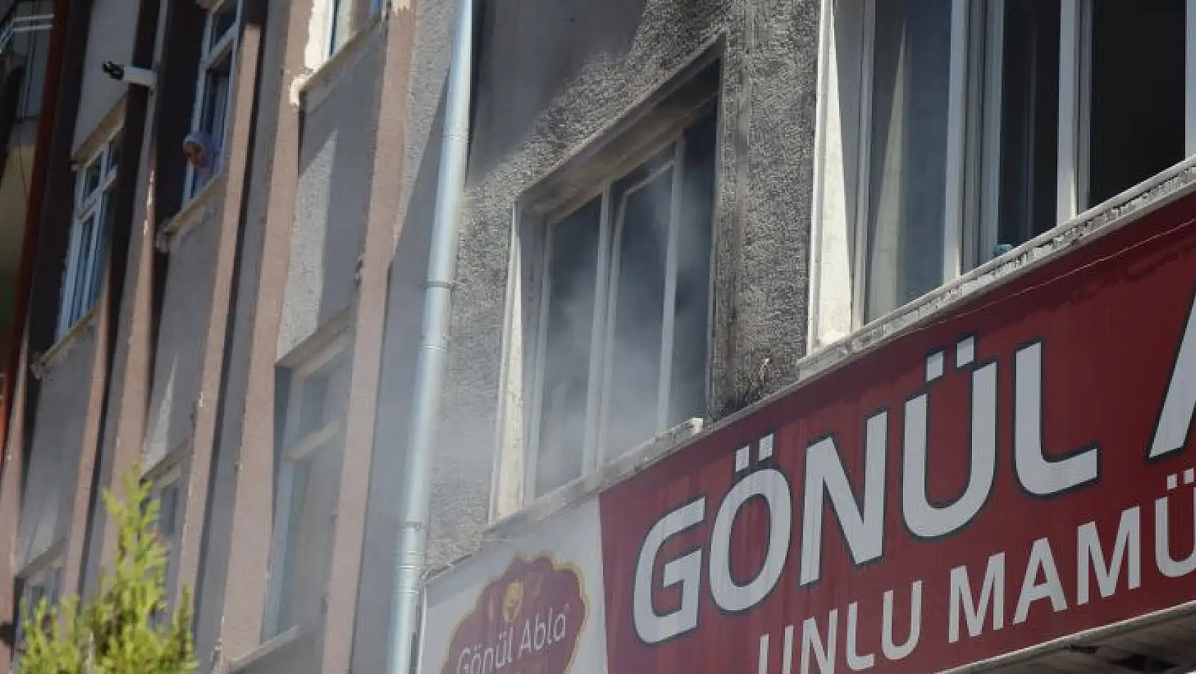 Kayseri'de çıkan yangında ev kullanılamaz hale geldi