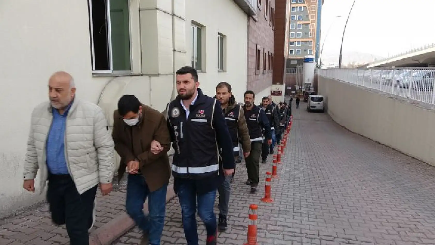 Milyonluk operasyonda 18 kişi adliyede