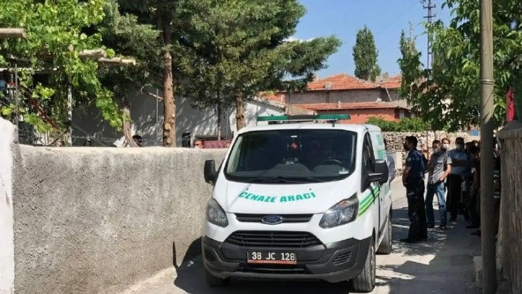 Oğlunu vurarak öldürdü
