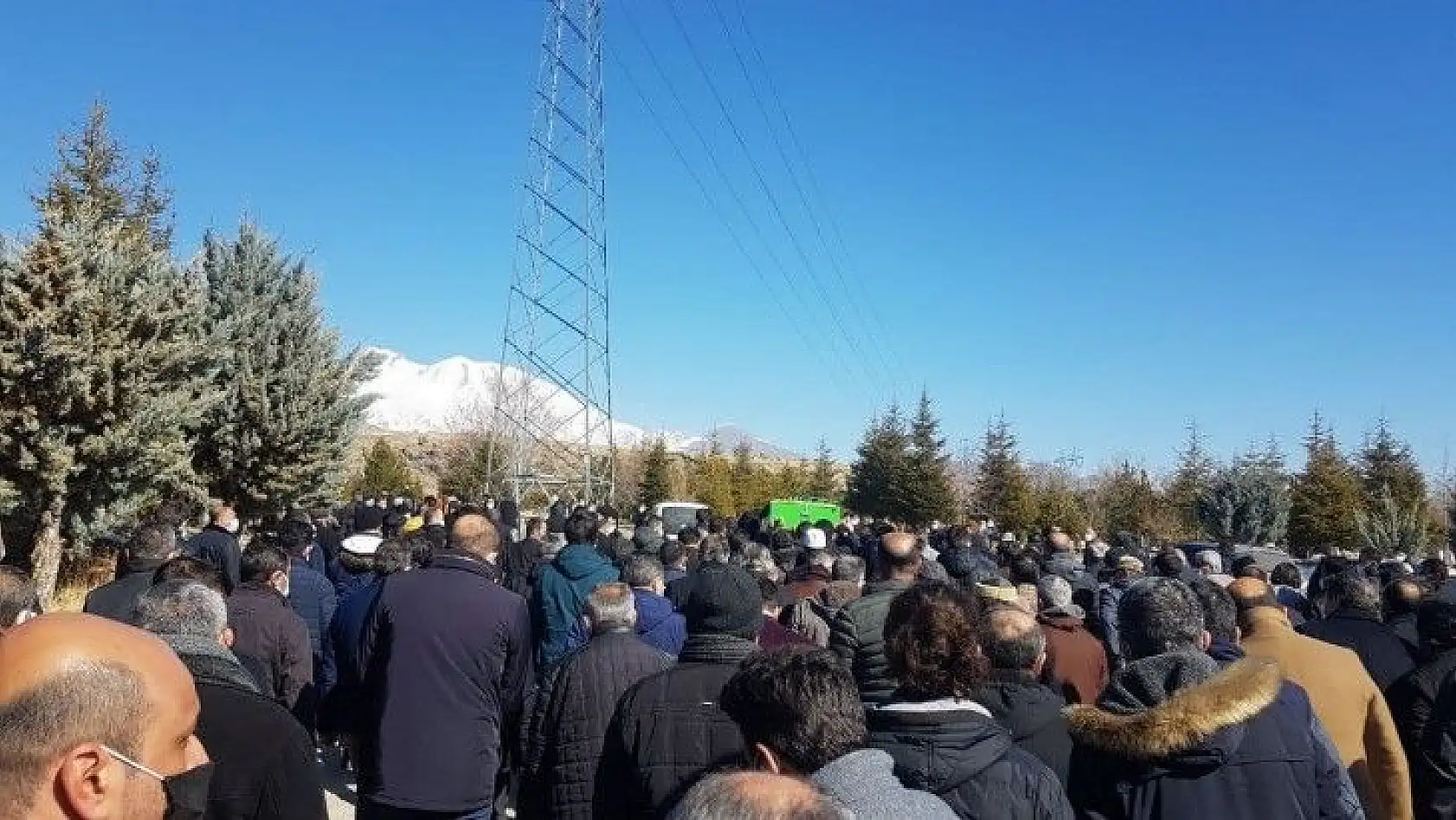 Okul Müdürü gözyaşları içinde toprağa verildi