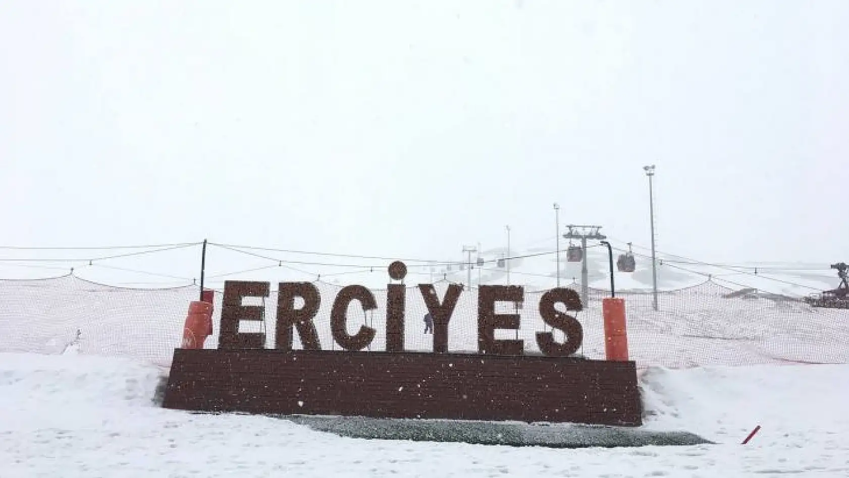 Nisan karı beyaza bürüdü