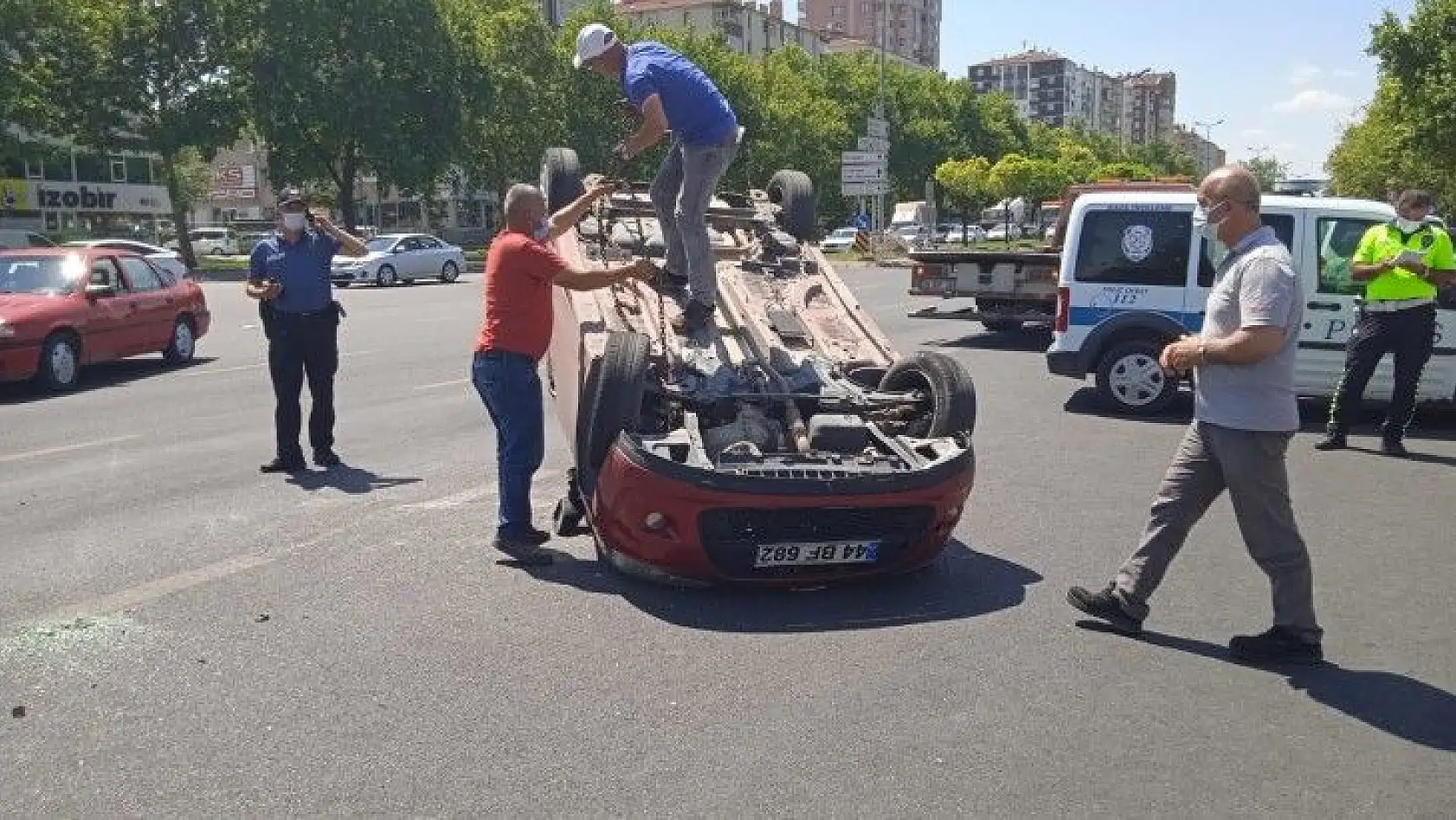 Otomobiller çarpıştı: 5 yaralı