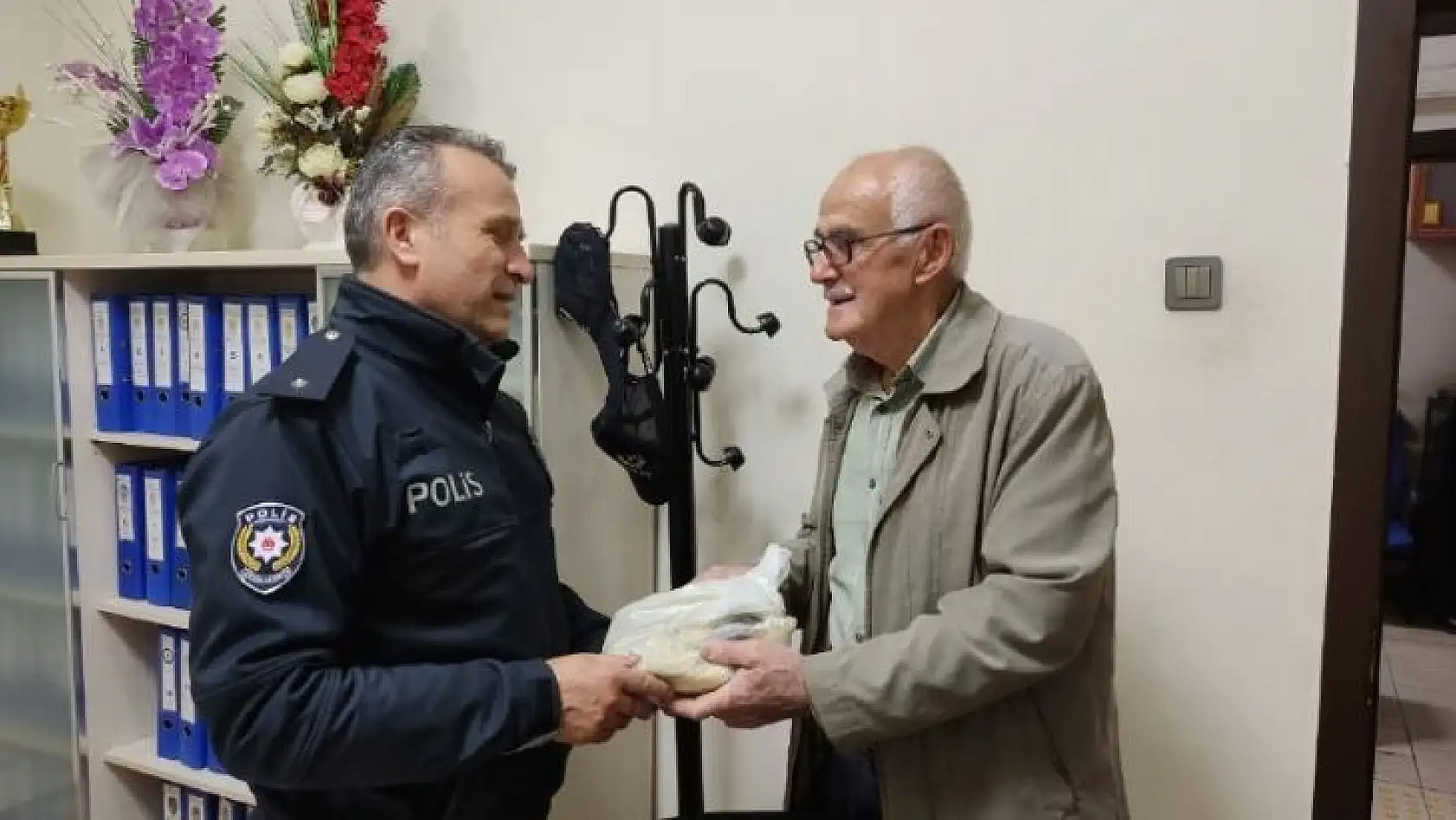 Reşat dededen mutlusu yok