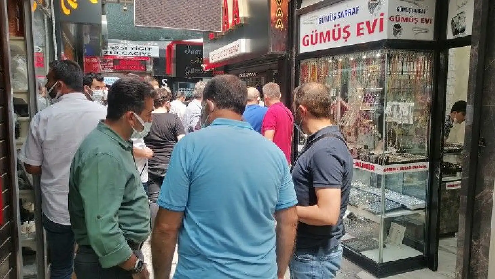 Sarraf baba ve oğlu,  30 milyon TL dolandırdı