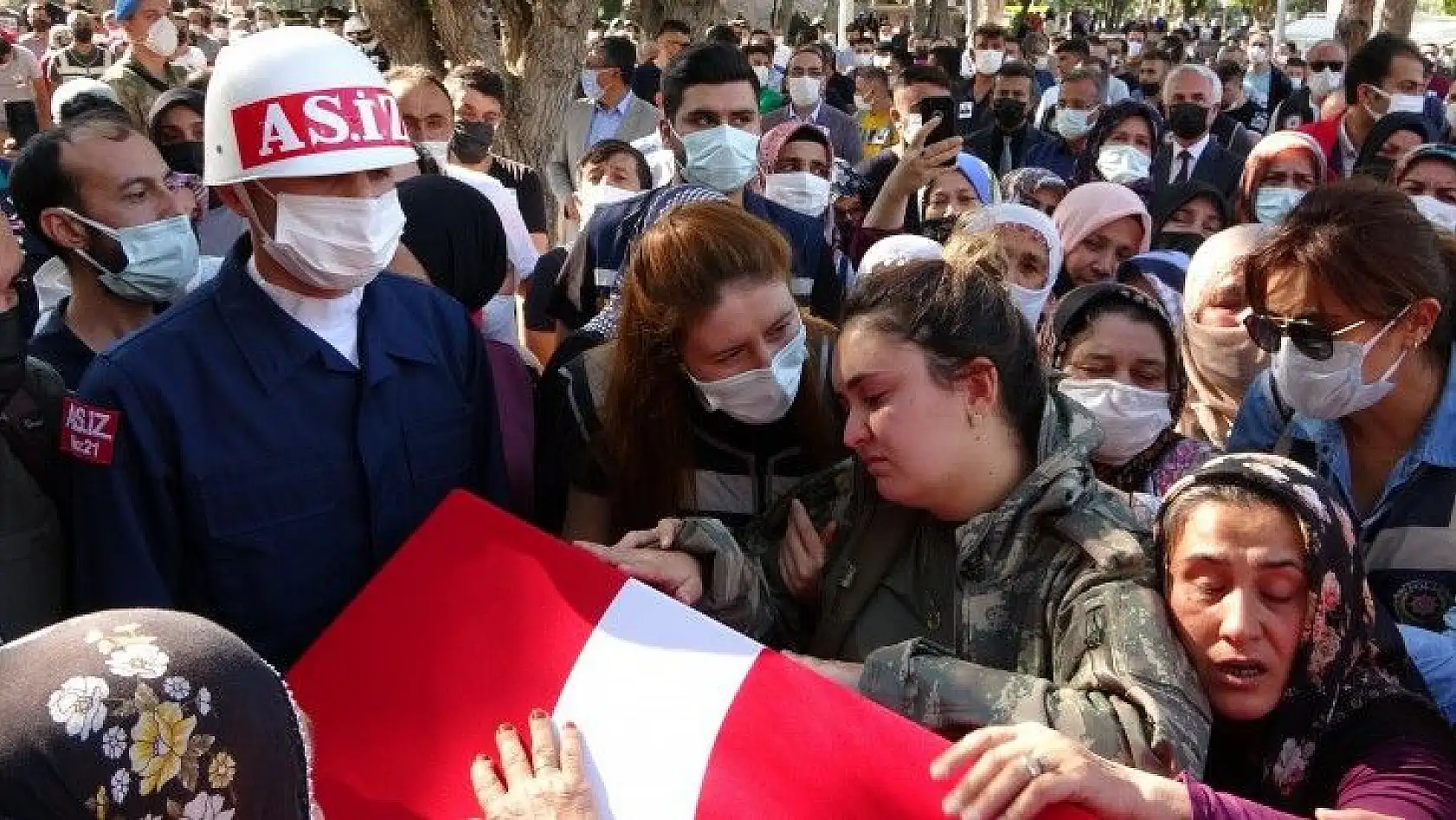 Şehit cenazesinde gözyaşları sel oldu
