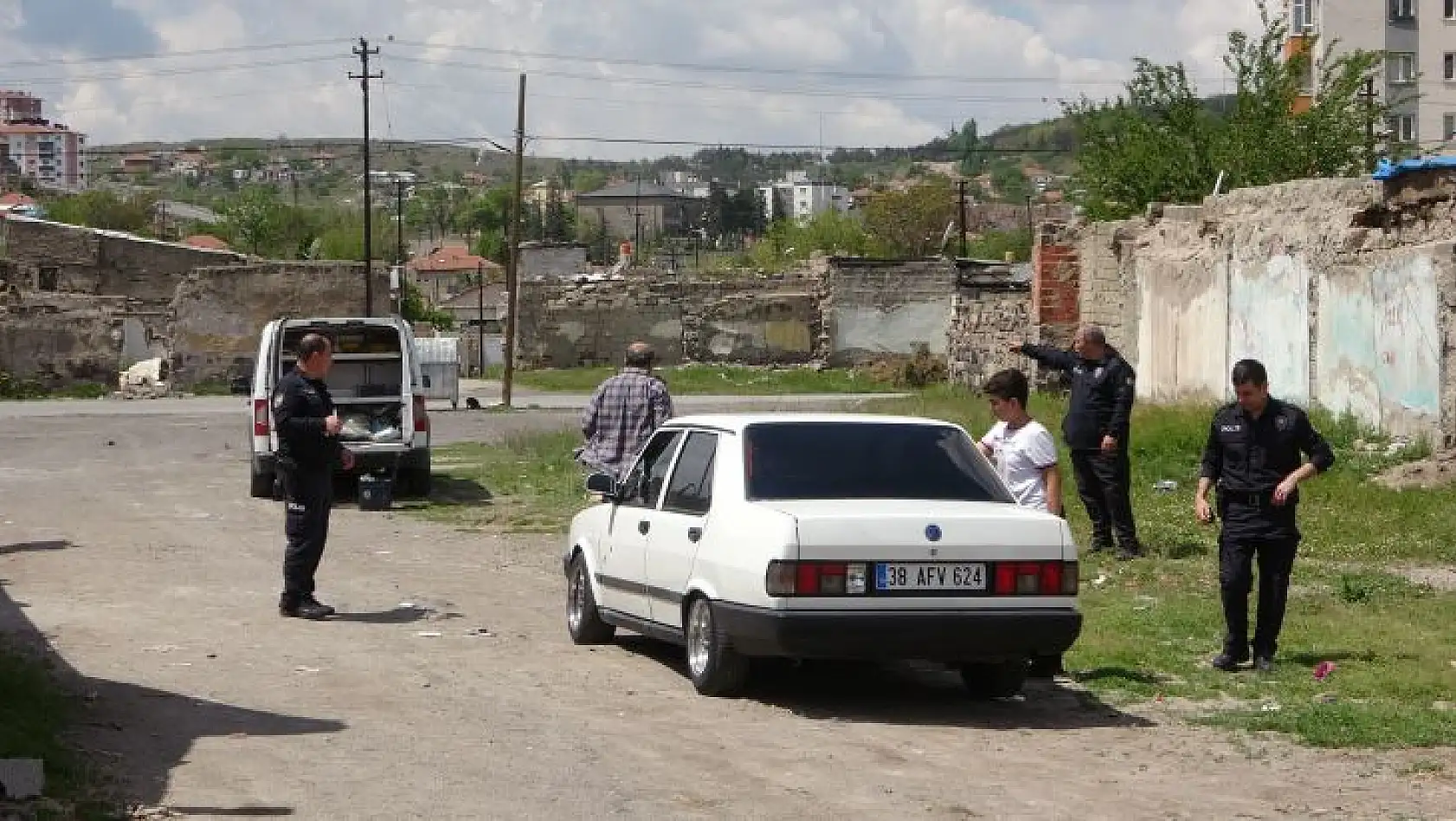 Silahlı dehşet: Annesini ve komşusunu vurdu