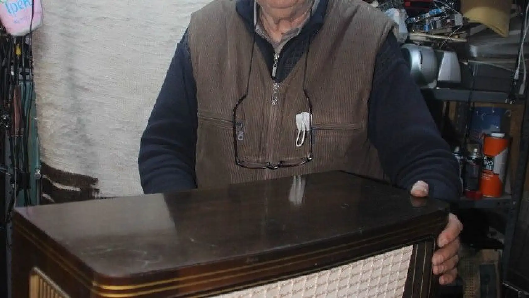 Son antika radyo ve plakçalar ustası talebe yetişemiyor