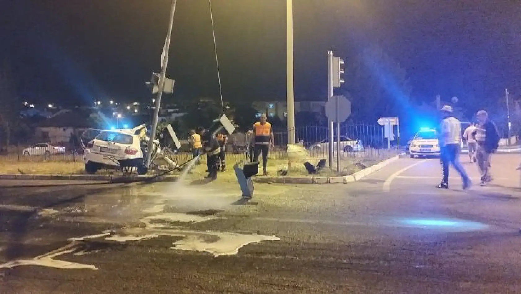Trafik kazası: 2 kişi ağır yaralandı