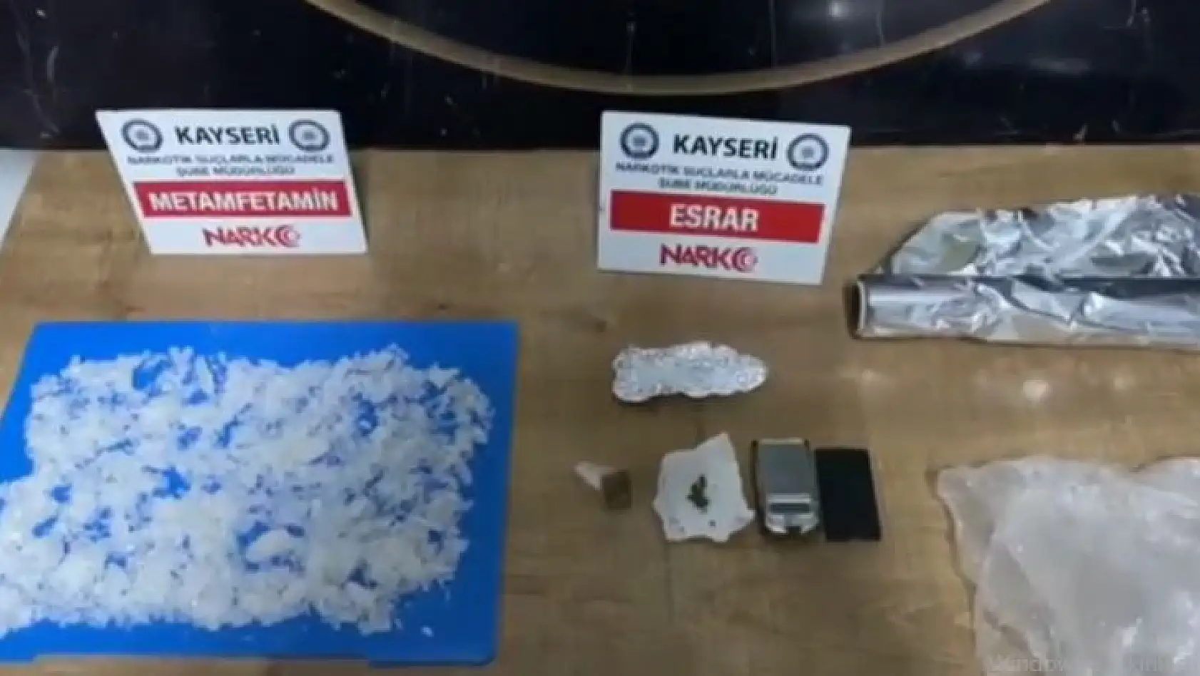 Uyuşturucuya suçüstü polis baskını
