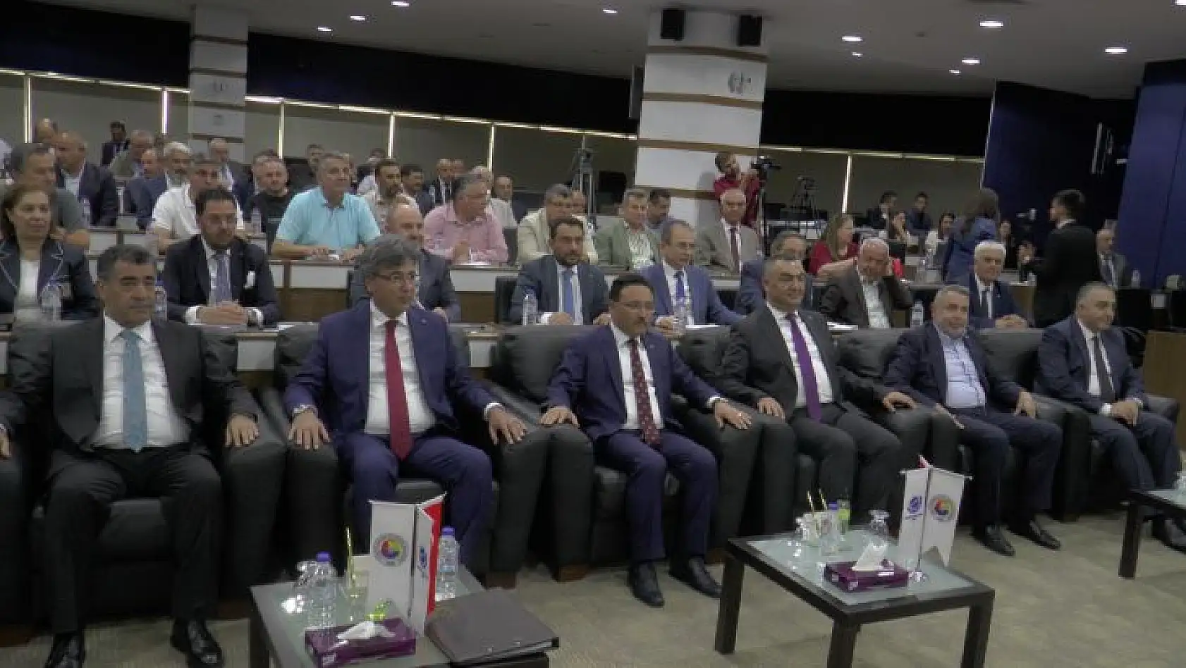 Vali Çiçek: 'İşsiz gençleri istihdam eden sanayiciler suçla mücadelede bize destek oluyor'