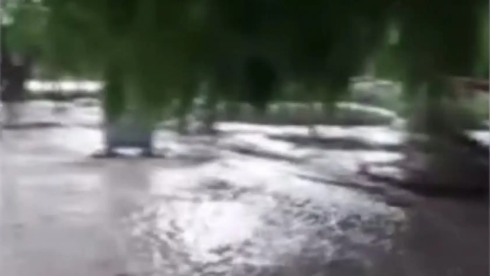 Yoğun yağış hayatı olumsuz etkiledi