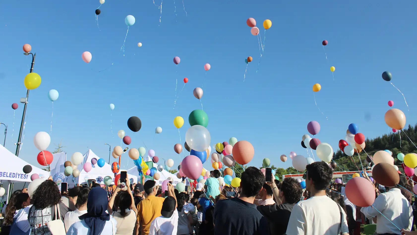 Talas'ta balonlar gökyüzünü bakın neden renklendirdi!