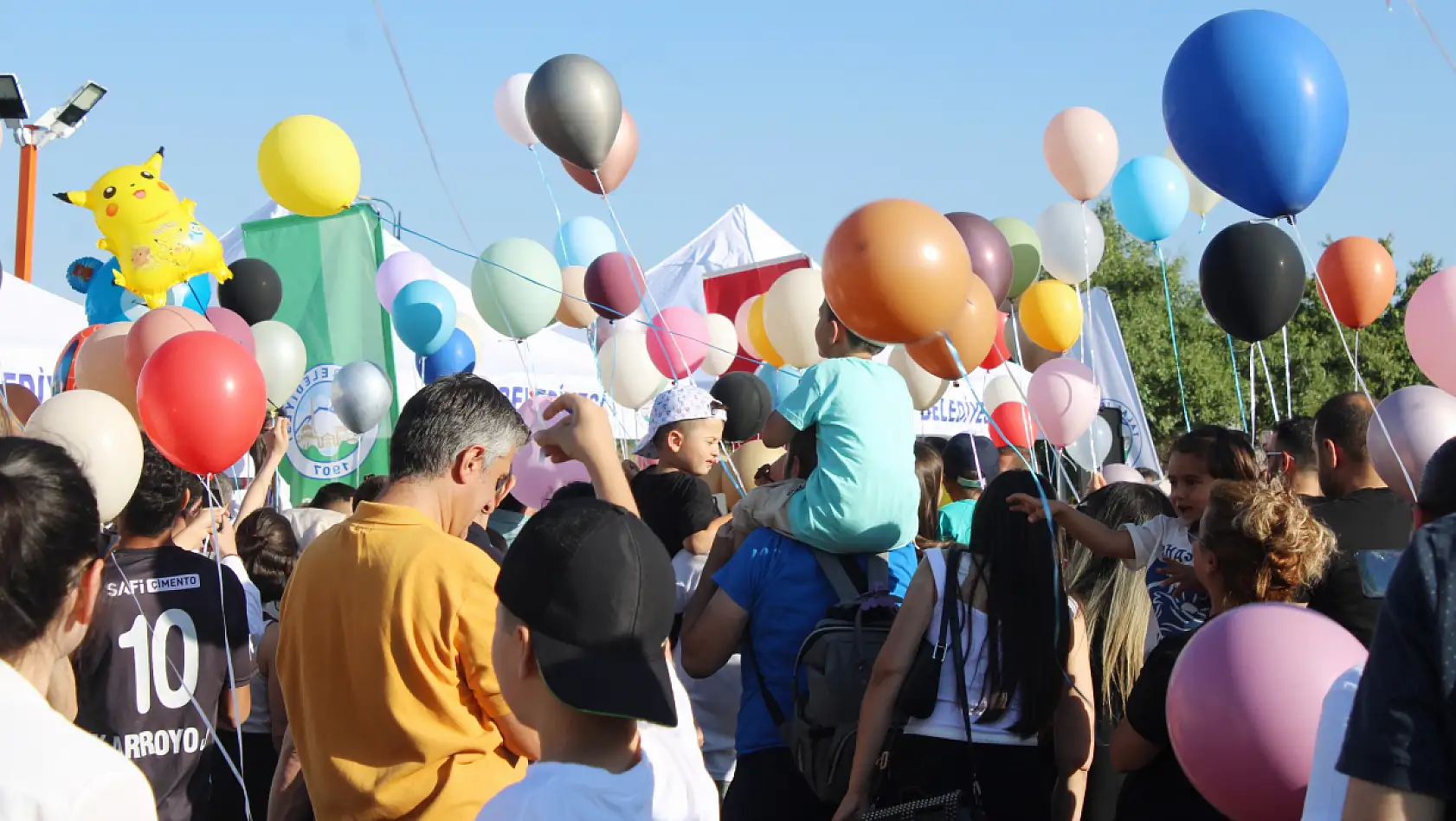 Talas'ta balonlar gökyüzünü bakın neden renklendirdi!