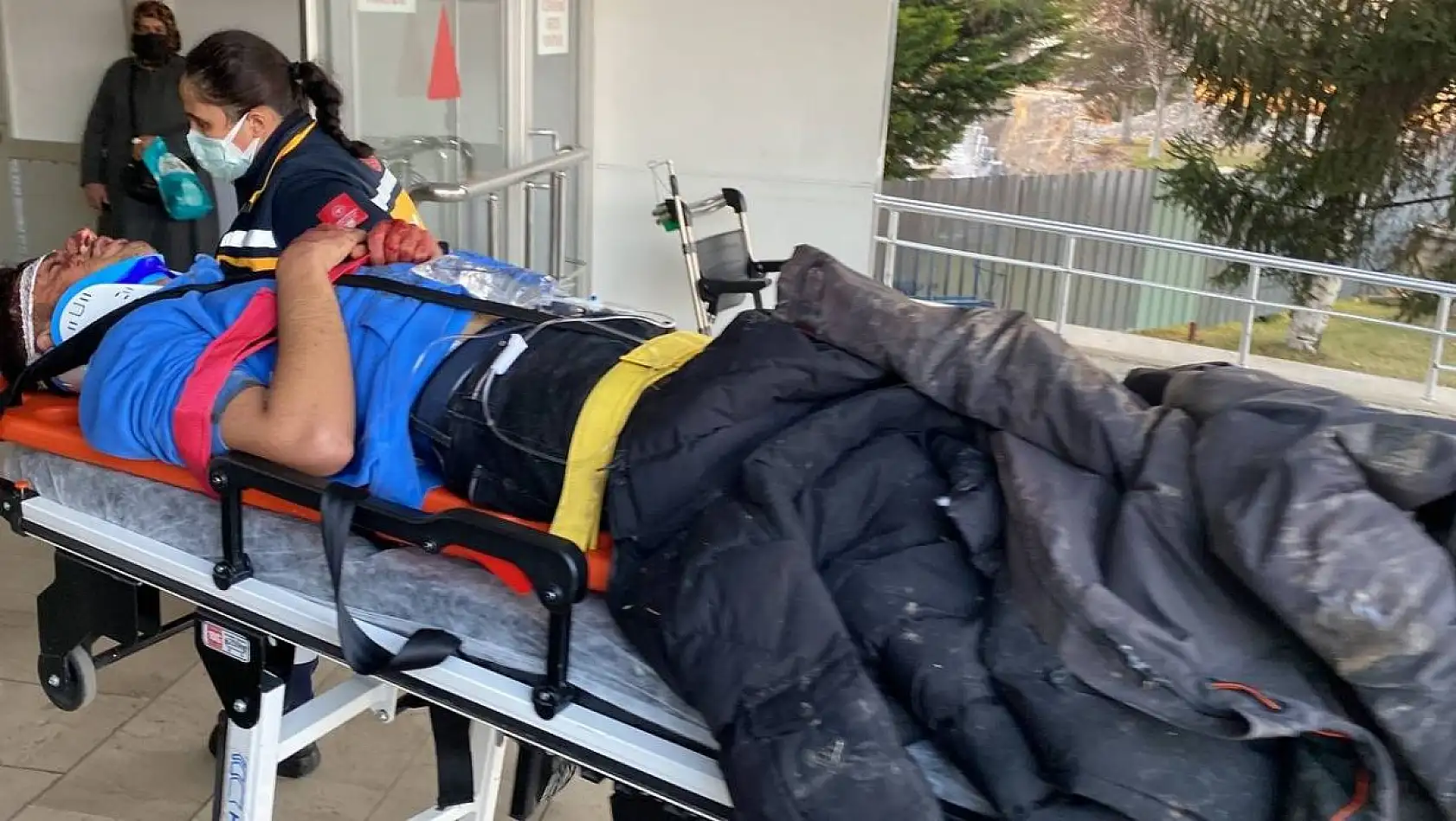 Otobüs devrildi ölü ve çok sayıda yaralı var