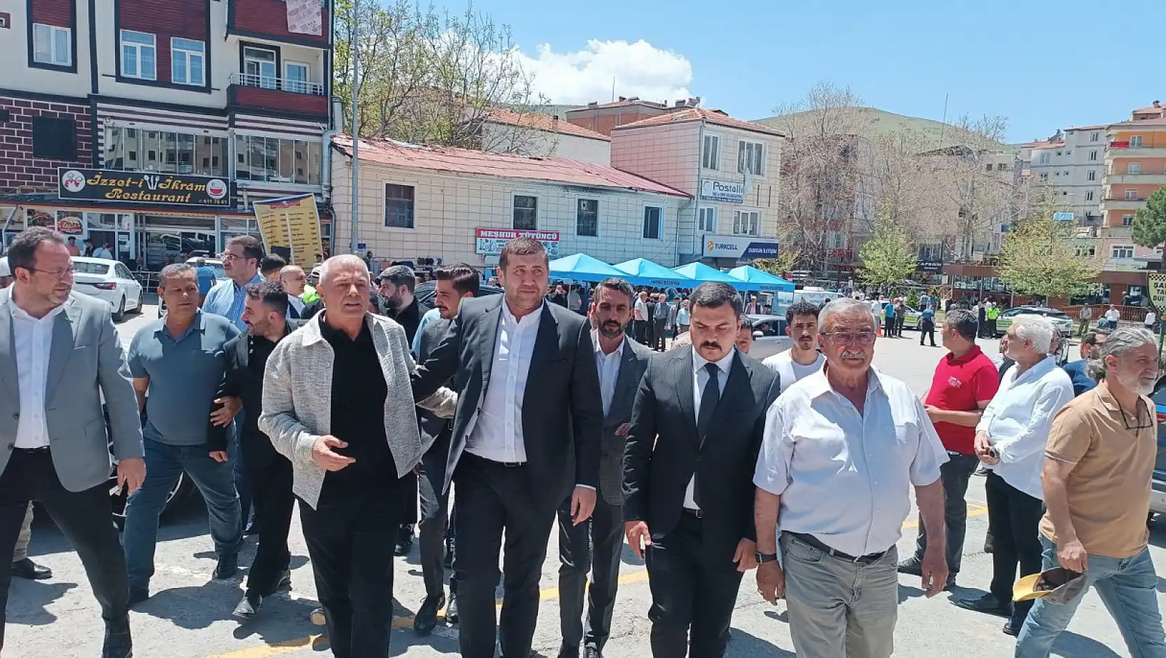 Kayserili iş adamının cenaze töreninde dikkat çeken görüntüler! Kayserispor'un eski Başkanı da günler sonra ilk kez ortaya çıktı