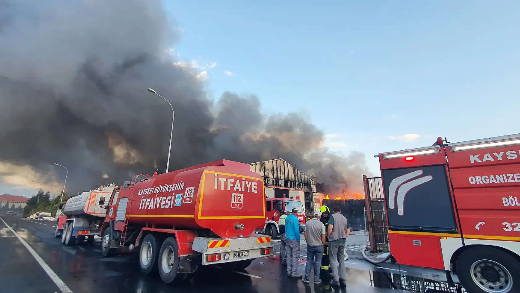 Son dakika! Kayseri'de bir fabrikada büyük yangın çıktı