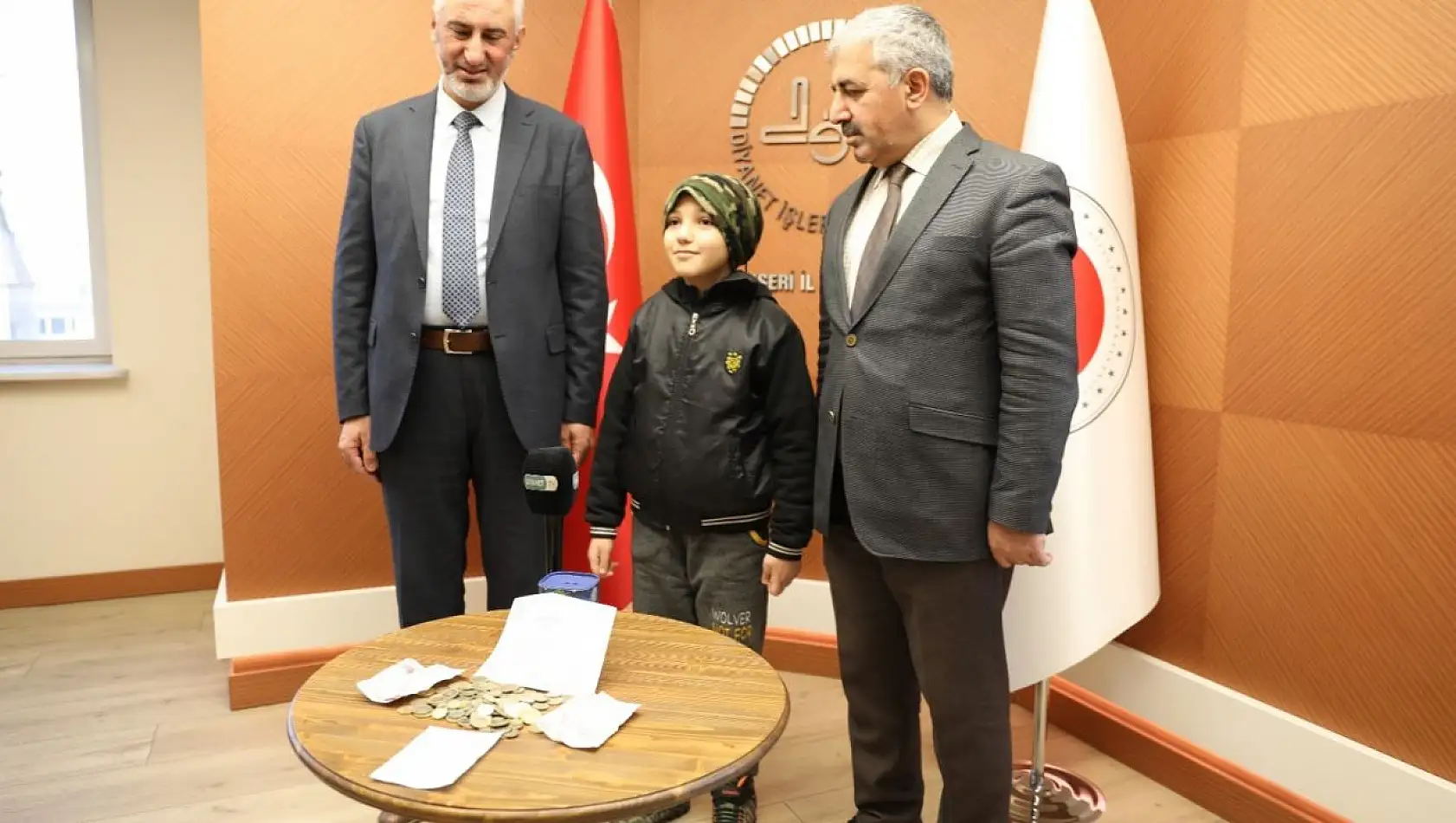 Bilgisayardan vazgeçti, parasını depremzedelere gönderdi