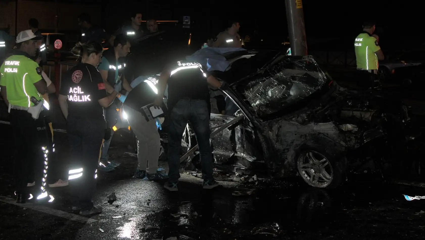 Feci kaza: 2 ölü, 2 yaralı