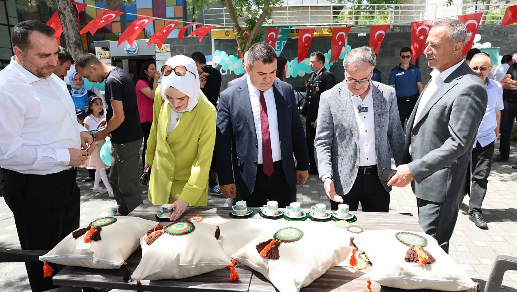 102 kadın kursiyer belgelerini aldı