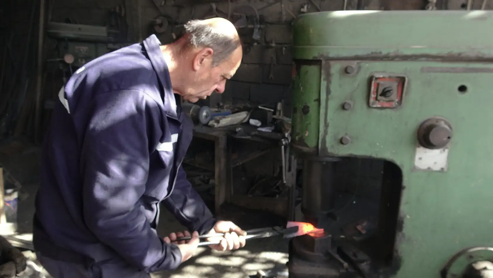 13 yaşında başladı 52 yıldır körük söndürmüyor