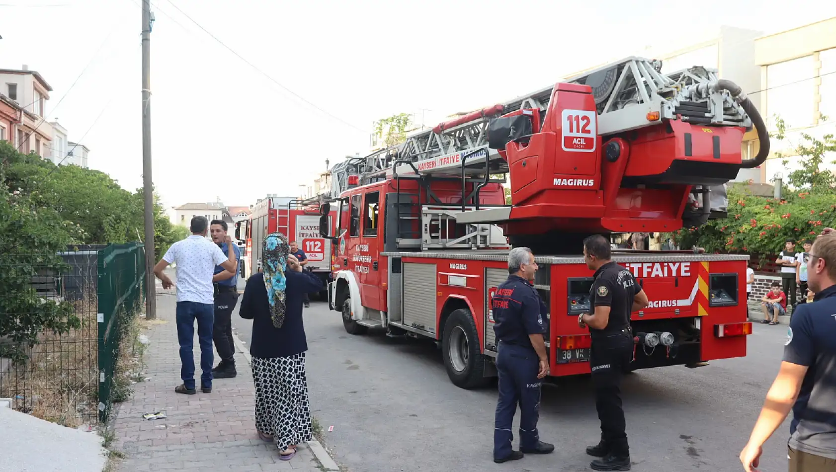 3 katlı binada korkutan yangın