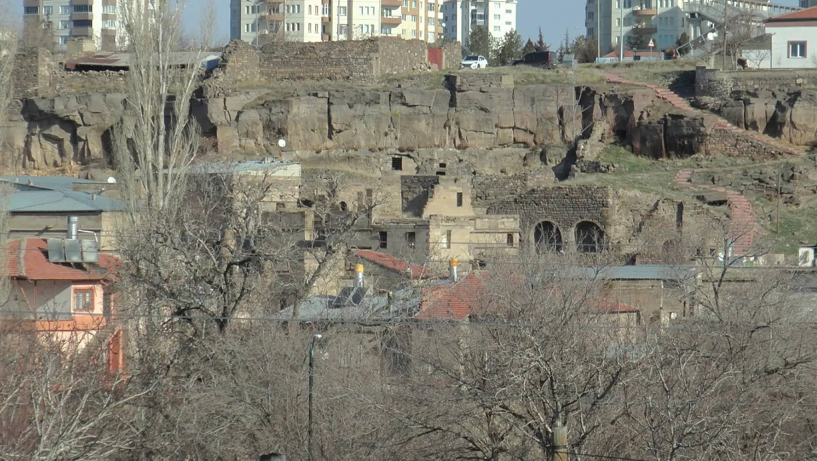 900 yıllık tarih harabeden kurtarılmayı bekliyor!