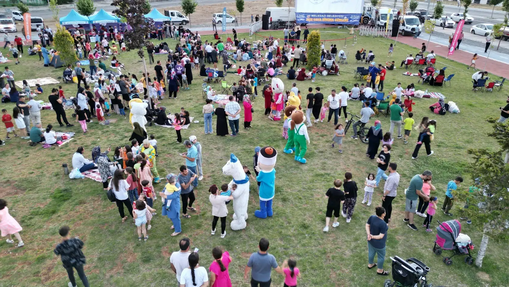 Açık Hava Sinema Günleri'ne yoğun ilgi