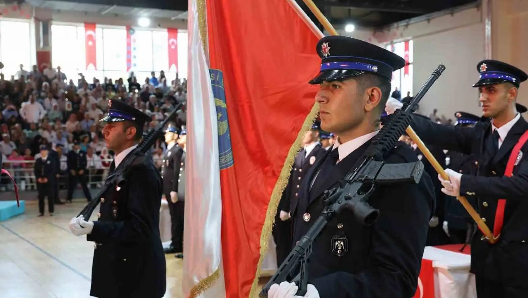 350 polis adayı yemin etti