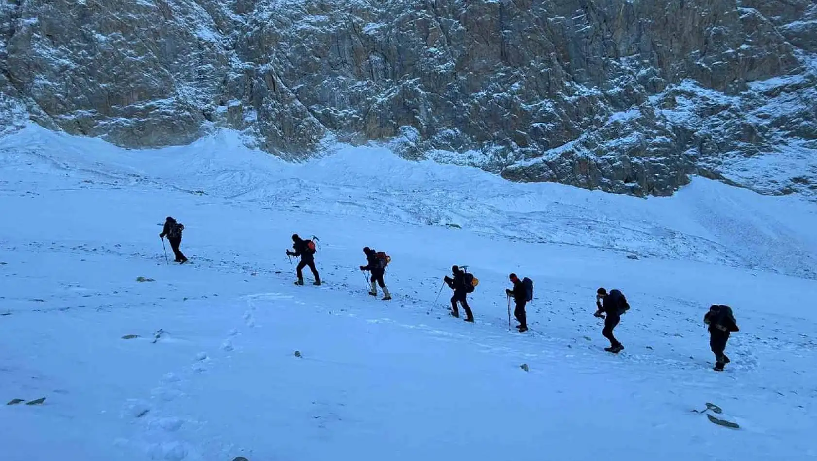 Dağcı ikiz kardeşleri arama çalışmaları devam ediyor