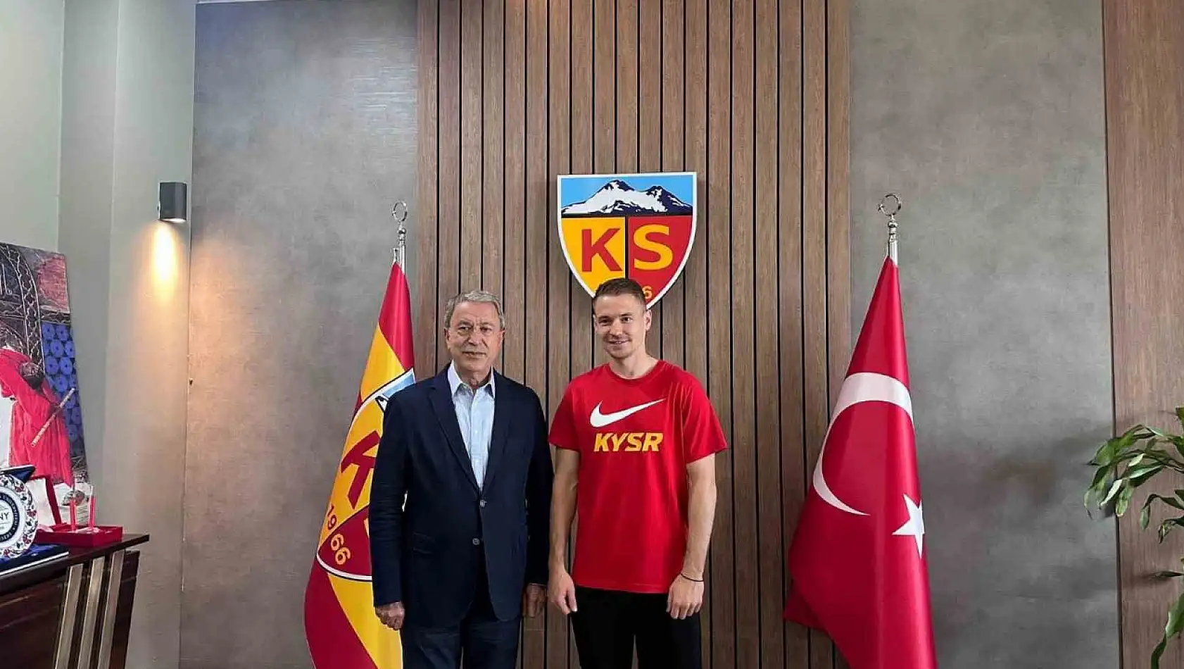 Bakan Akar'dan Kayserispor'un Yunan stoperine büyük sürpriz