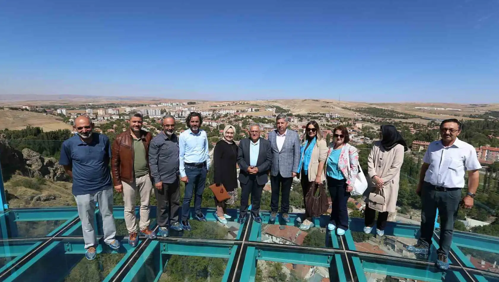 Başkan Büyükkılıç, Cam Terasta manzarayı izledi