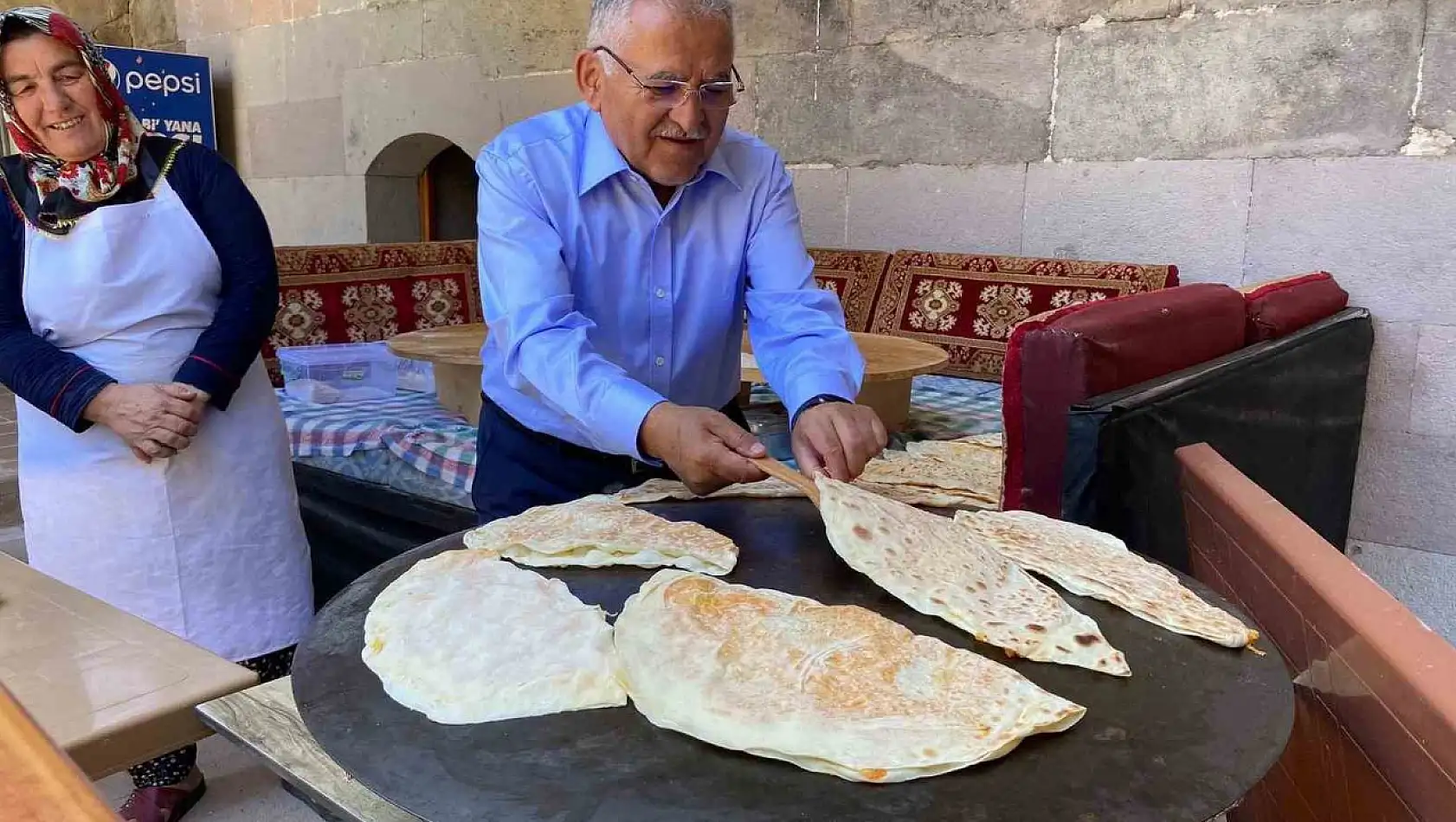 Tarihi hana davet etti, bakın ne ikram etti ?